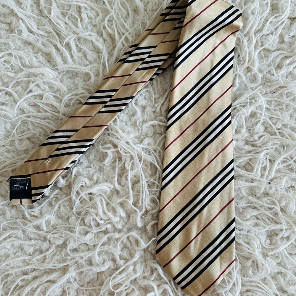 Classic Burberry Striped Tie in Gold and Black